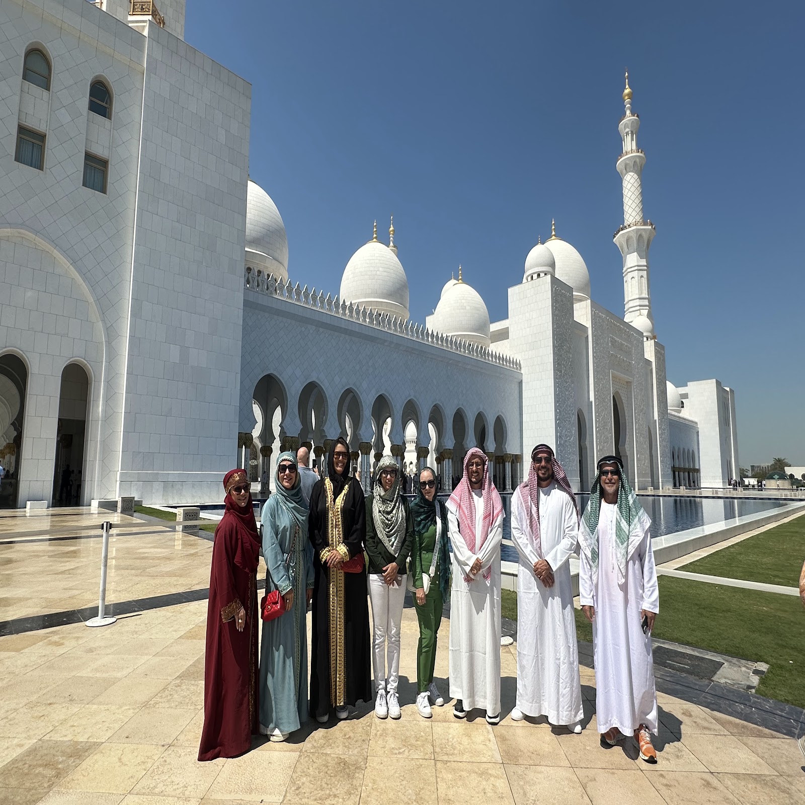 Grupo Rigue na Grande Mesquita Sheikh Zayed em Abu Dhabi