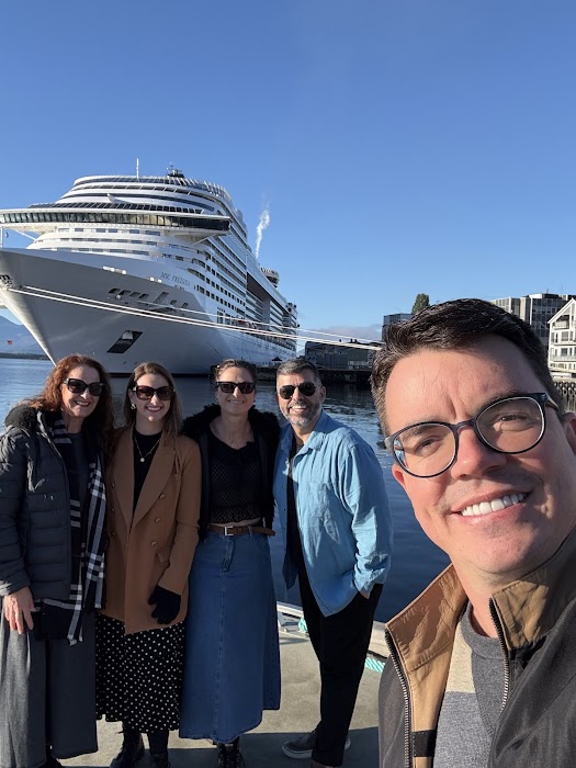 Amigos e viajantes na Noruega