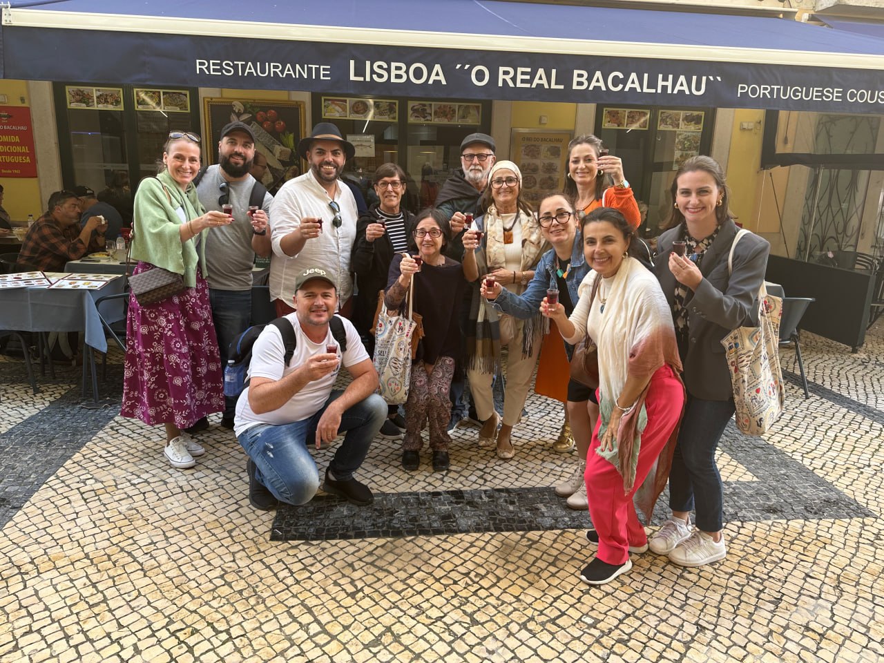 Viajantes da Rigue em momento de convivência, representando a comunidade criada pela marca