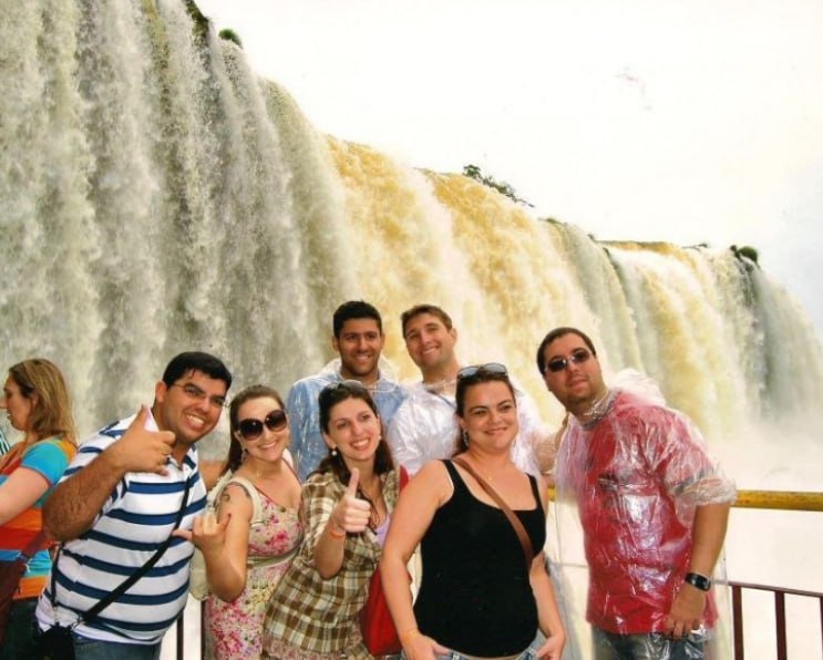 Viajantes da Rigue em grupo durante experiência em Foz do Iguaçu.